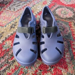 OOFOS Vented Waterproof Sport Shoes/Water Shoes/ Closed Toe Sandals/ M 7 - W 9